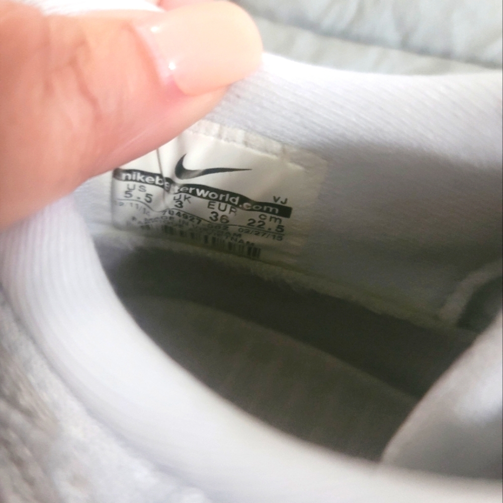 Nike Gray and White Knit Sneakers - Picture 6 of 6